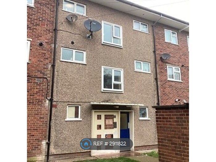 3 Bedroom Flat To Rent In Cazeneuve St, Rochester, ME1