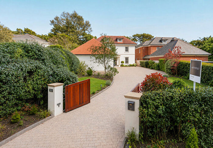 4 Bedroom Detached House For Sale In Bingham Avenue, Poole, BH14