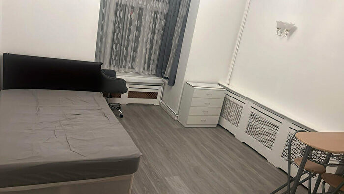 1 Bedroom Terraced House To Rent In Grove Park, London, E11