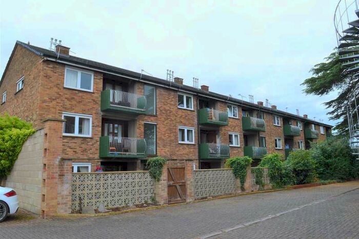2 Bedroom Flat To Rent In Orchard Court, Turners Drive, Thatcham, RG19
