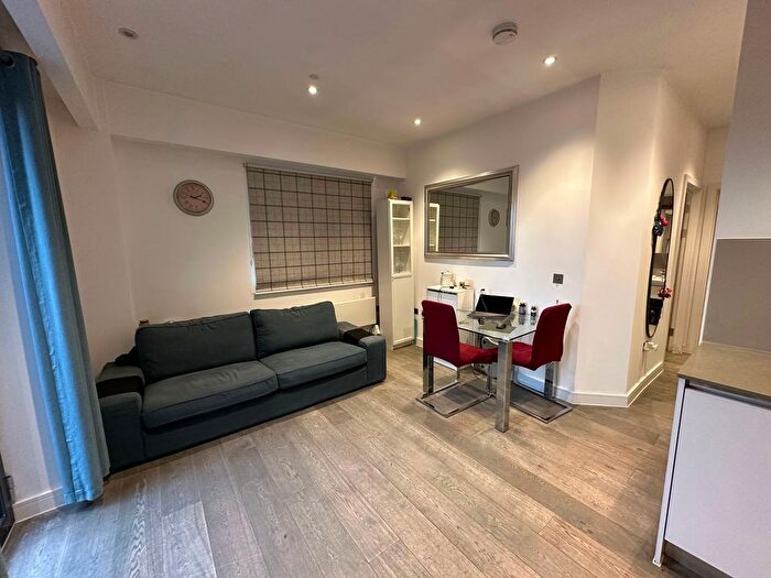 1 Bedroom Flat For Sale In Bath Road, Slough, SL1