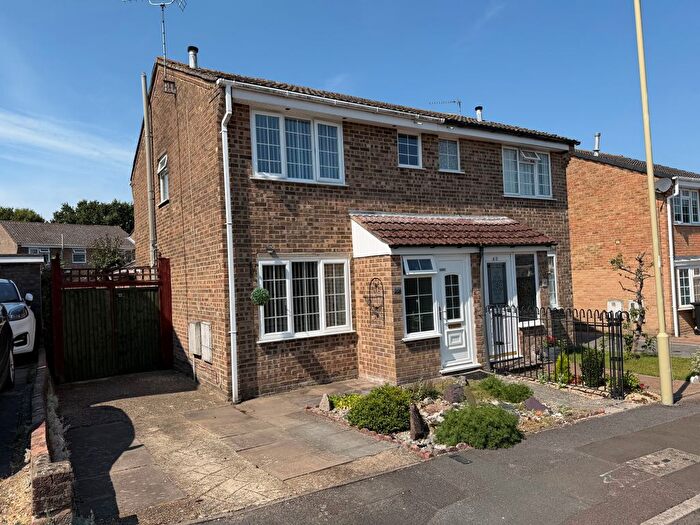 2 Bedroom Semi-Detached House For Sale In The Glade, Langley, SO45