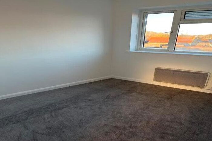 2 Bedroom Flat To Rent In Church Street, Weybridge, KT13