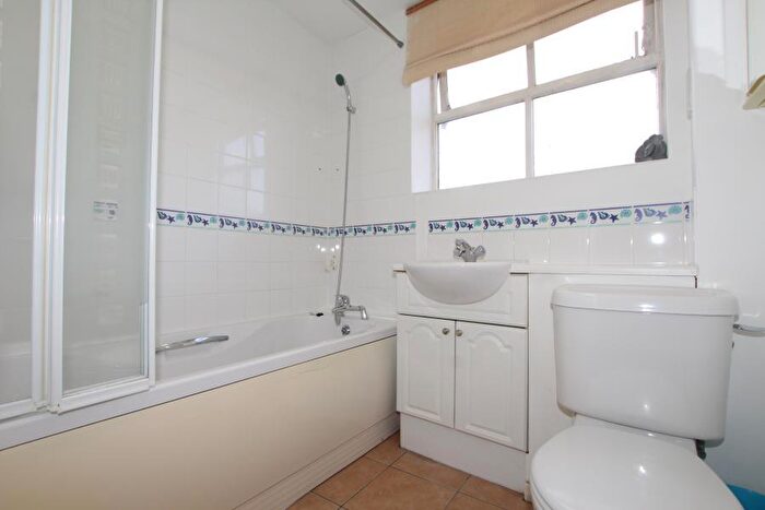 2 Bedroom Apartment To Rent In Chamberlayne Ave, Wembley, HA9