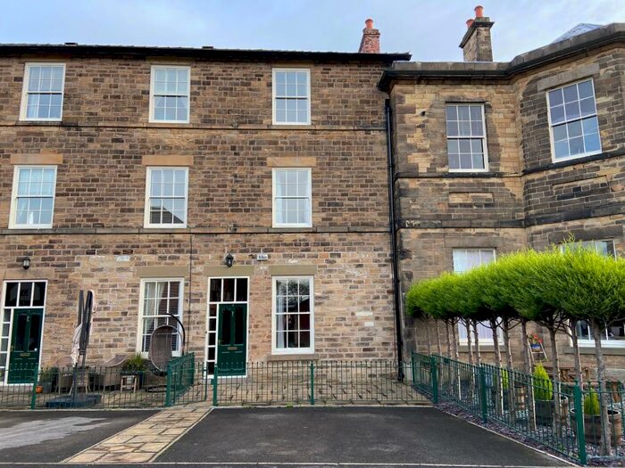 4 Bedroom Town House To Rent In Brearley Hall, Woodmere Drive, Old Whittington, S41