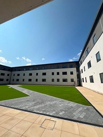 1 Bedroom Flat To Rent In Bingley Road, BD9