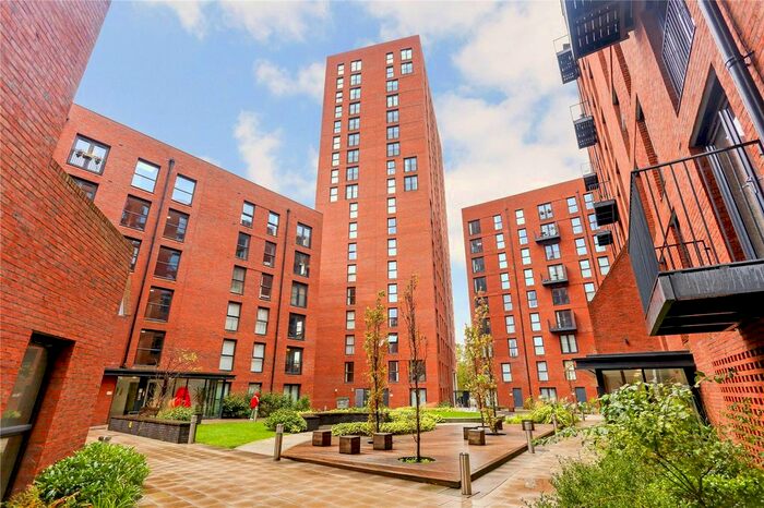 2 Bedroom Flat To Rent In Sillavan Way, Salford, Greater Manchester, M3
