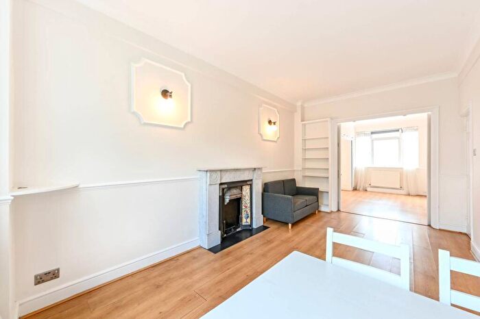 1 Bedroom Flat To Rent In Camden Road, Camden Town, London, NW1