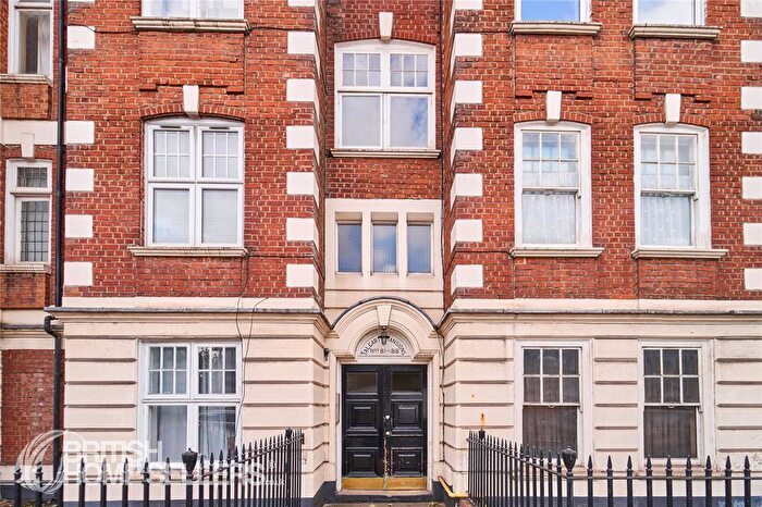 2 Bedroom Flat For Sale In Talgarth Road, London, W14