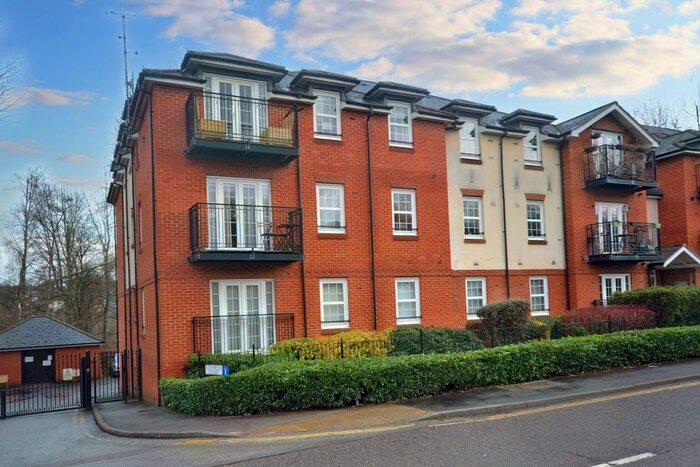2 Bedroom Flat To Rent In Station Road, Harpenden, AL5
