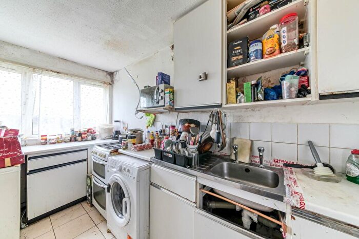 1 Bedroom Flat For Sale In Illingworth Close, Mitcham, CR4