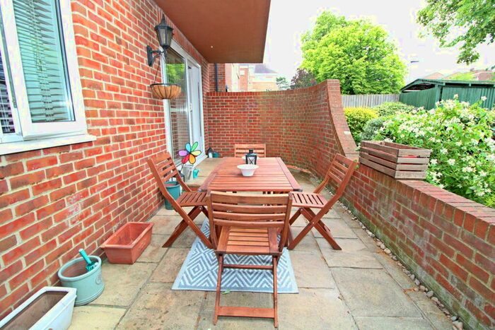2 Bedroom Apartment To Rent In Court Downs Road, Beckenham, BR3