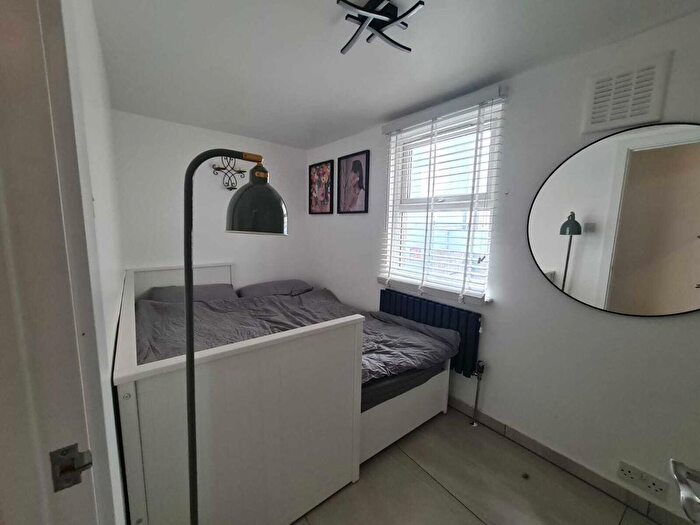 2 Bedroom Flat To Rent In Cross Road, London, London, SE14