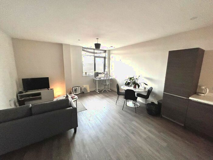 1 Bedroom Apartment To Rent In Dawsons Square, Pudsey, LS28