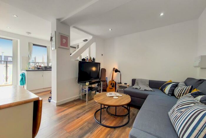 2 Bedroom Flat To Rent In Balham High Road, London, SW12