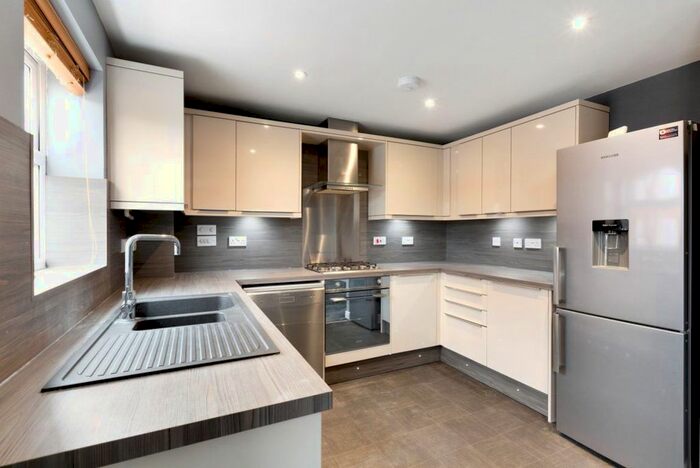 2 Bedroom Flat To Rent In The Sidings, Dunton Green, Sevenoaks, TN13