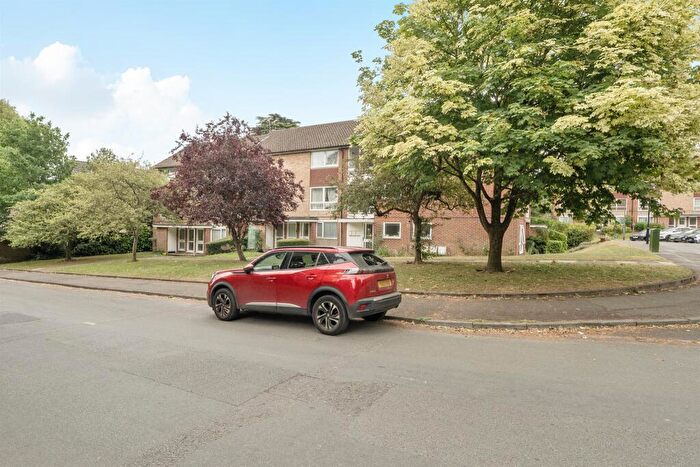 2 Bedroom Maisonette For Sale In Fernley Court, Maidenhead, SL6
