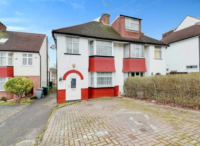 3 Bedroom Semi-Detached House To Rent In Engel Park, Mill Hill, London, NW7