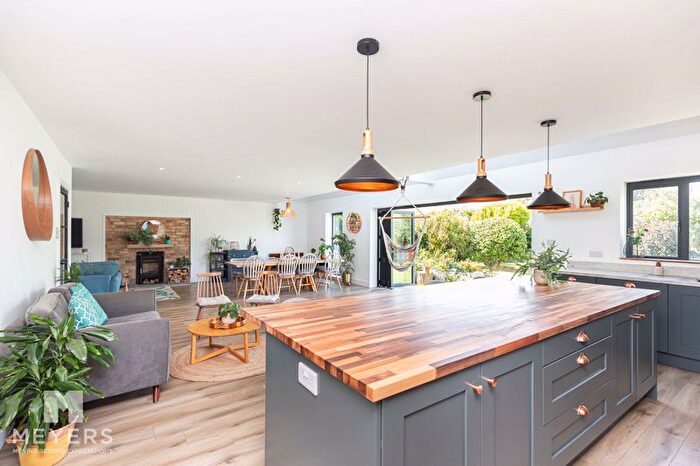 4 Bedroom Detached House For Sale In Glendale Road, Hengistbury Head, BH6