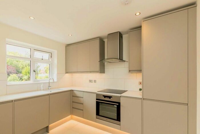 2 Bedroom Flat To Rent In Castlebar Road, London, W5