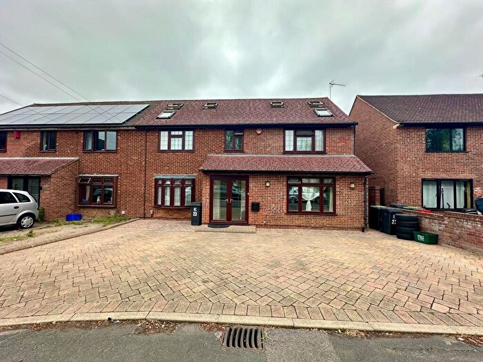 5 Bedroom Semi-Detached House For Sale In Thaxted Way, Waltham Abbey, EN9