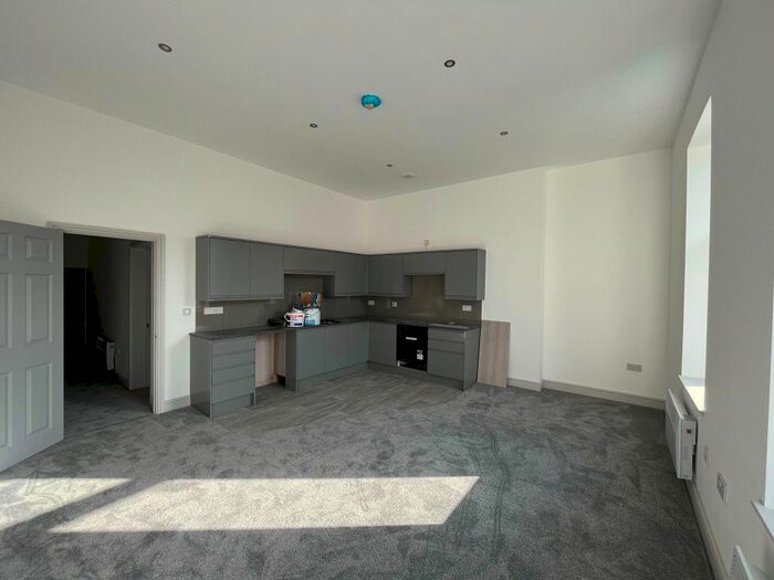 3 Bedroom Flat To Rent In High Street, Barry, CF62