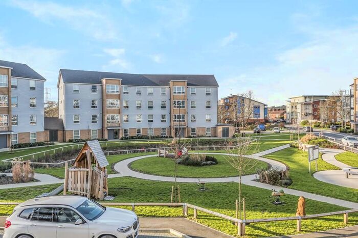 2 Bedroom Flat To Rent In Chertsey, Surrey, KT16