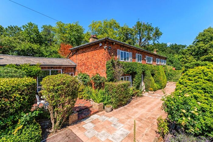 5 Bedroom Detached House To Rent In Clamp Hill Stanmore, HA7