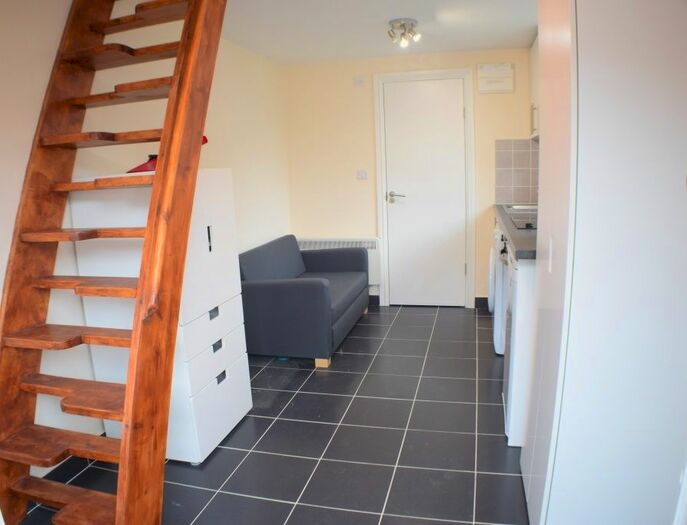 Studio To Rent In Alberon Gardens, Golders Green, London, NW11