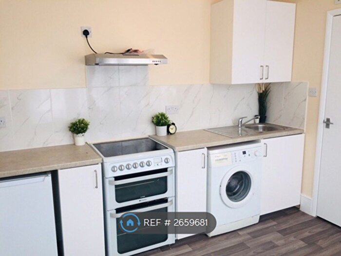 Studio To Rent In Grenoble Gardens, London, N13