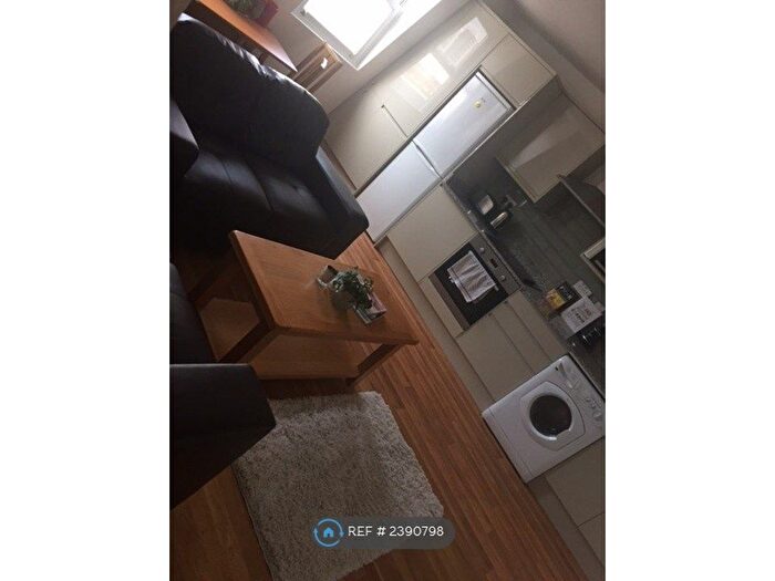 3 Bedroom Flat To Rent In Kingsland Road, London, E8