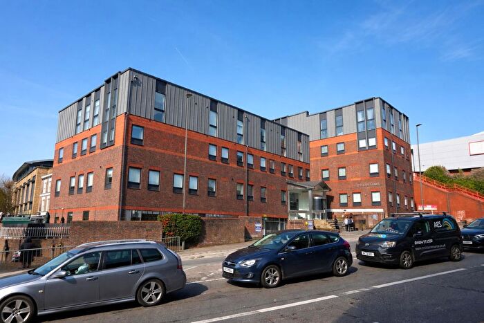 1 Bedroom Flat To Rent In Bellfield Road, High Wycombe, HP13