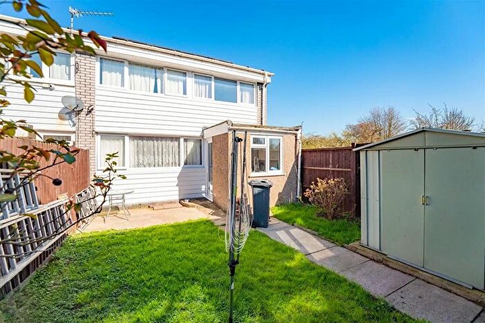 7 Bedroom Semi Detached House For Sale In Ferraro Close, Hounslow, TW5