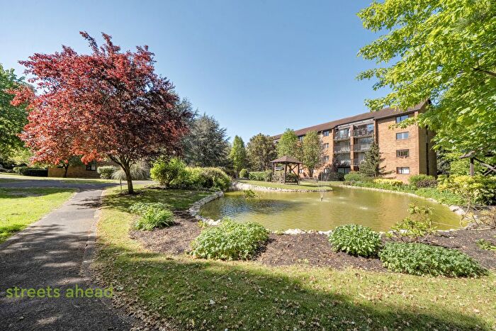 2 Bedroom Flat For Sale In Campion Close, Croydon, CR0