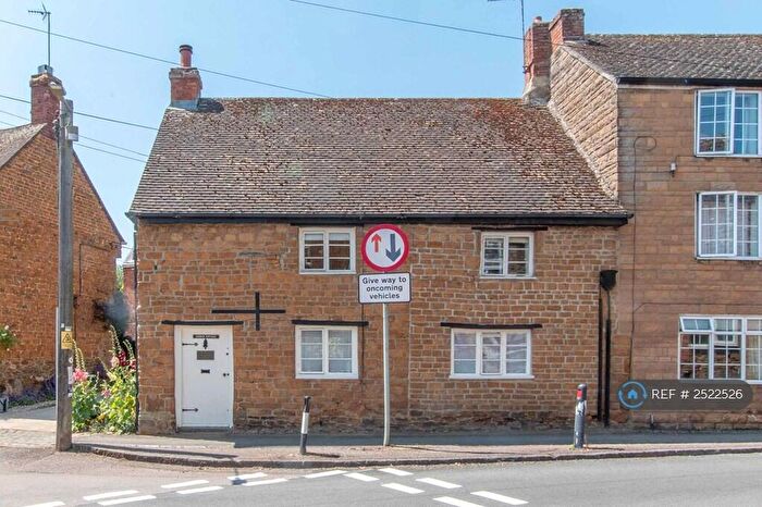 3 Bedroom Semi-Detached House To Rent In Chapel Square, Deddington, Banbury, OX15