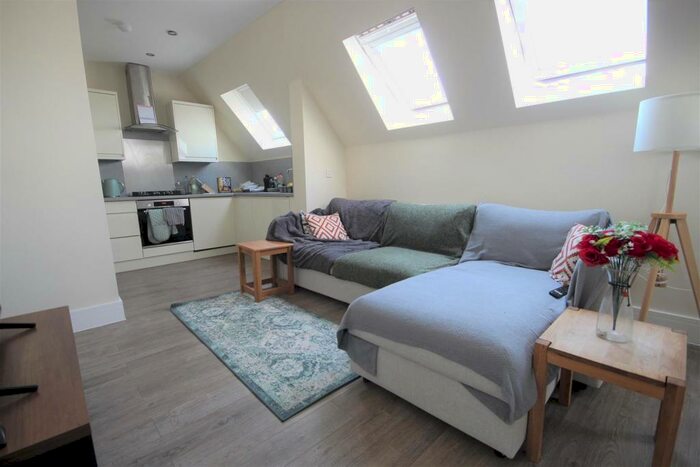 1 Bedroom Flat To Rent In London Road, East Grinstead, RH19