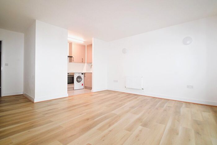 2 Bedroom Flat To Rent In Tideslea Path, London, SE28