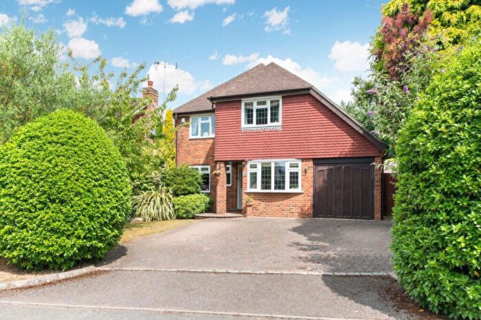 4 Bedroom Detached House For Sale In Walnut Grove, Banstead, SM7