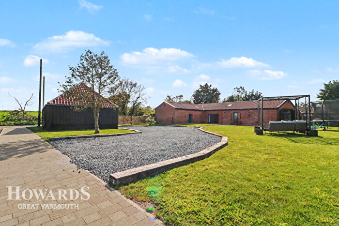 4 Bedroom Barn Conversion For Sale In Back Lane, Rollesby, NR29