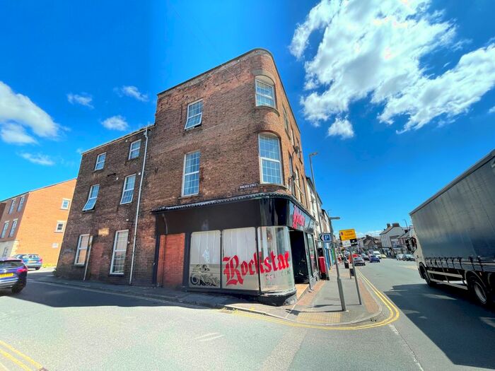 2 Bedroom Flat To Rent In East Reach, Taunton, TA1