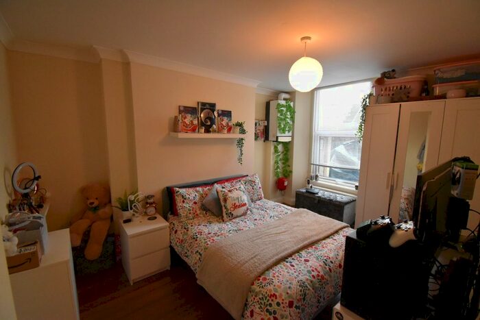 1 Bedroom Flat To Rent In (Flat 1) 3 Percy Terrace, Lipson, Plymouth PL4