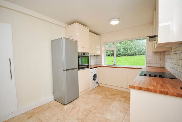 2 Bedroom Flat To Rent In Abbey Park, Beckenham, BR3