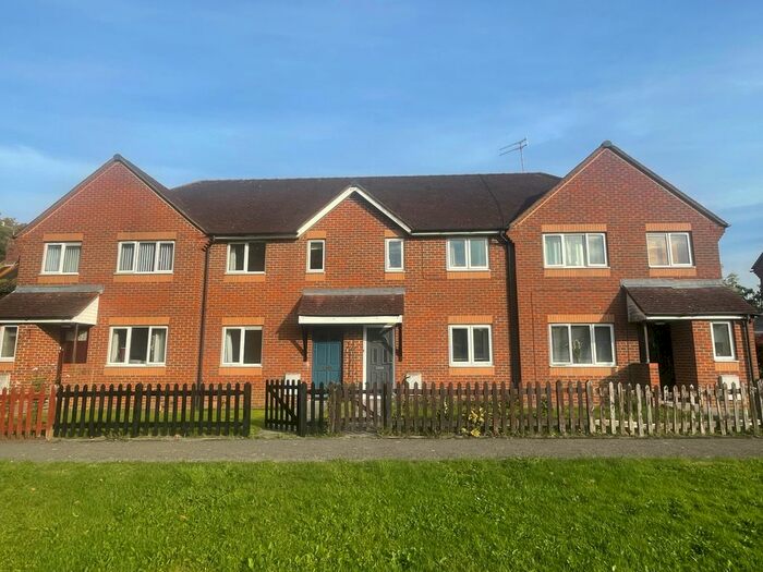 2 Bedroom Terraced House To Rent In Almsgate, Compton, GU3