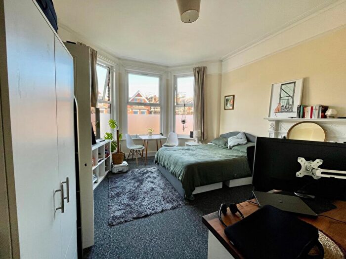 Studio To Rent In Studio Flat, Minster Road, Kilburn, NW2