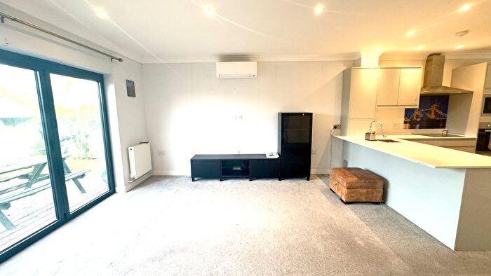 3 Bedroom Semi Detached House To Rent In Cray Close, Dartford, DA1