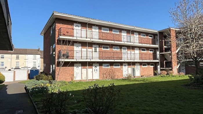 1 Bedroom Flat For Sale In B Elizabeth House, Alexandra Street, Maidstone, Kent, ME14