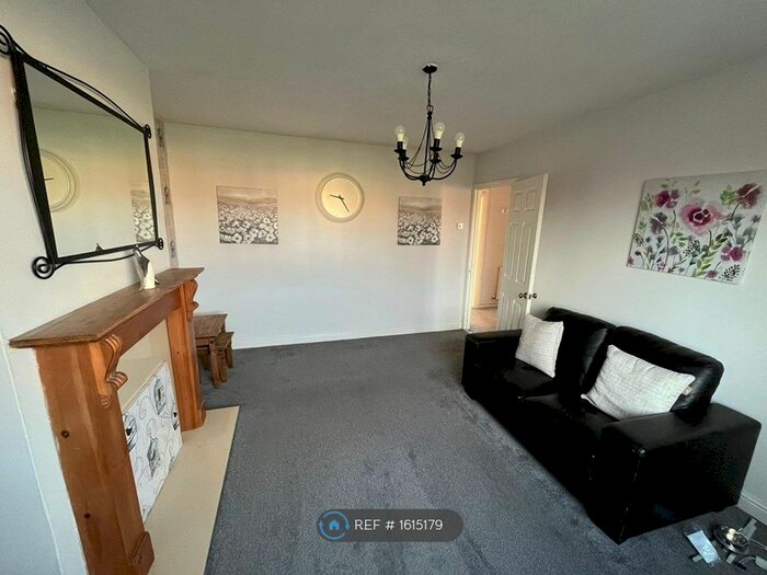 2 Bedroom Flat To Rent In Rudheath Close, Crewe, CW2