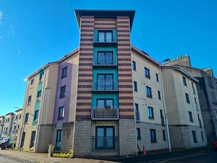 2 Bedroom Flat To Rent In Milton Street, Dundee, DD3