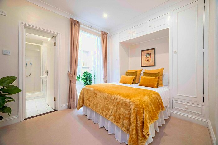 Studio To Rent In Queensway, Bayswater, W2