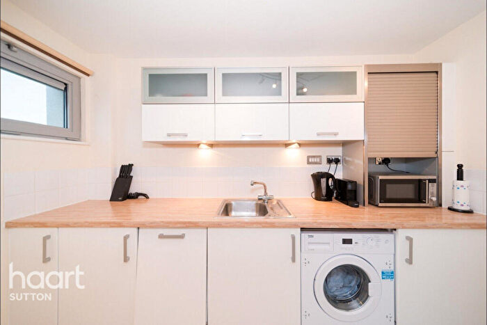 1 Bedroom Flat For Sale In Throwley Way, Sutton, SM1